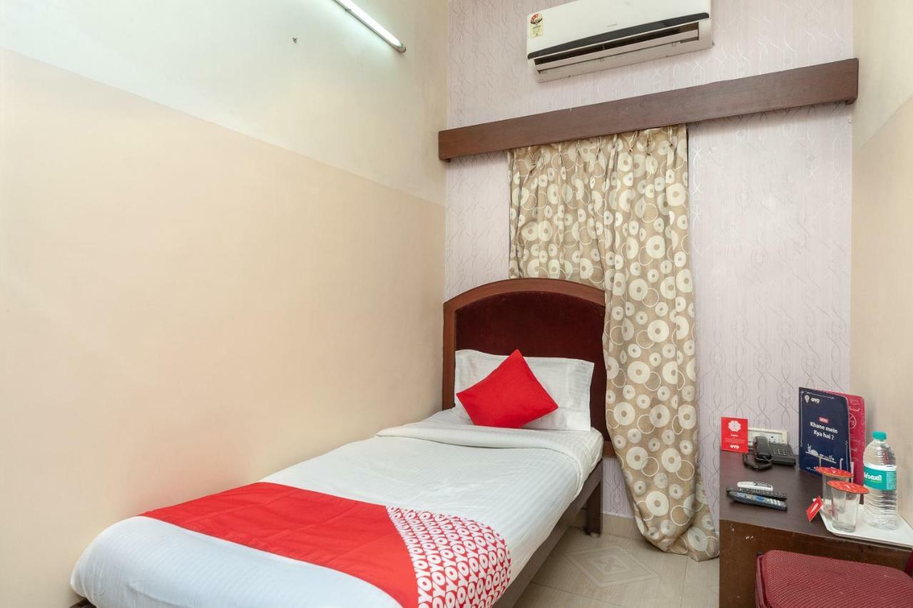 Hotel Oyo 8410 Rajeswari Tower Chennai Exterior foto